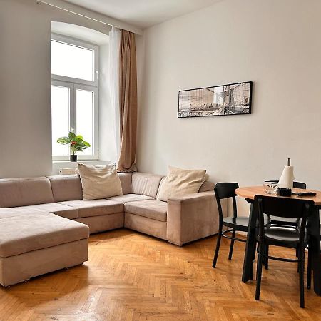 וינה Spacious Central 4-Room Suite For 6 - Near Subway מראה חיצוני תמונה