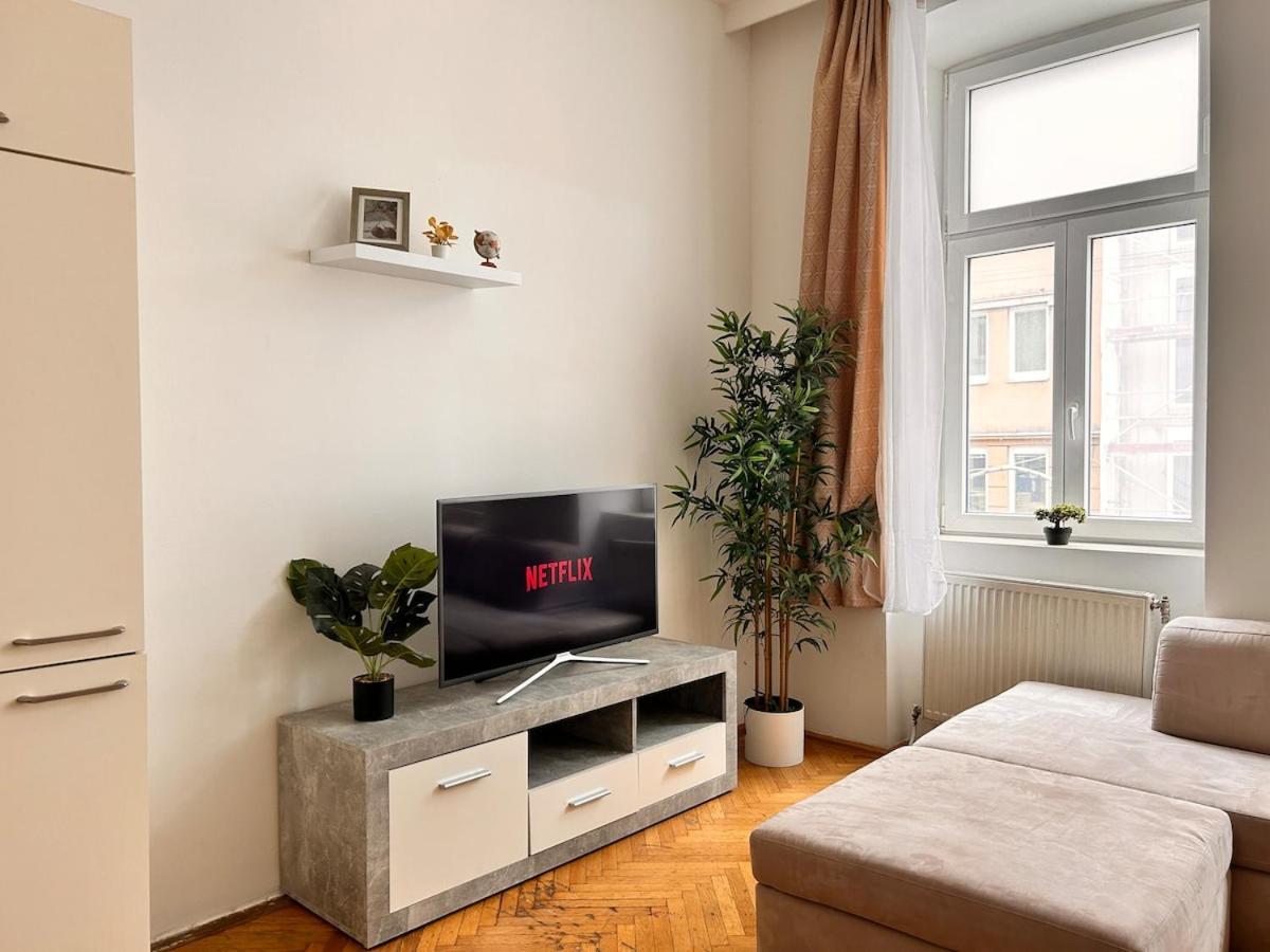 וינה Spacious Central 4-Room Suite For 6 - Near Subway מראה חיצוני תמונה