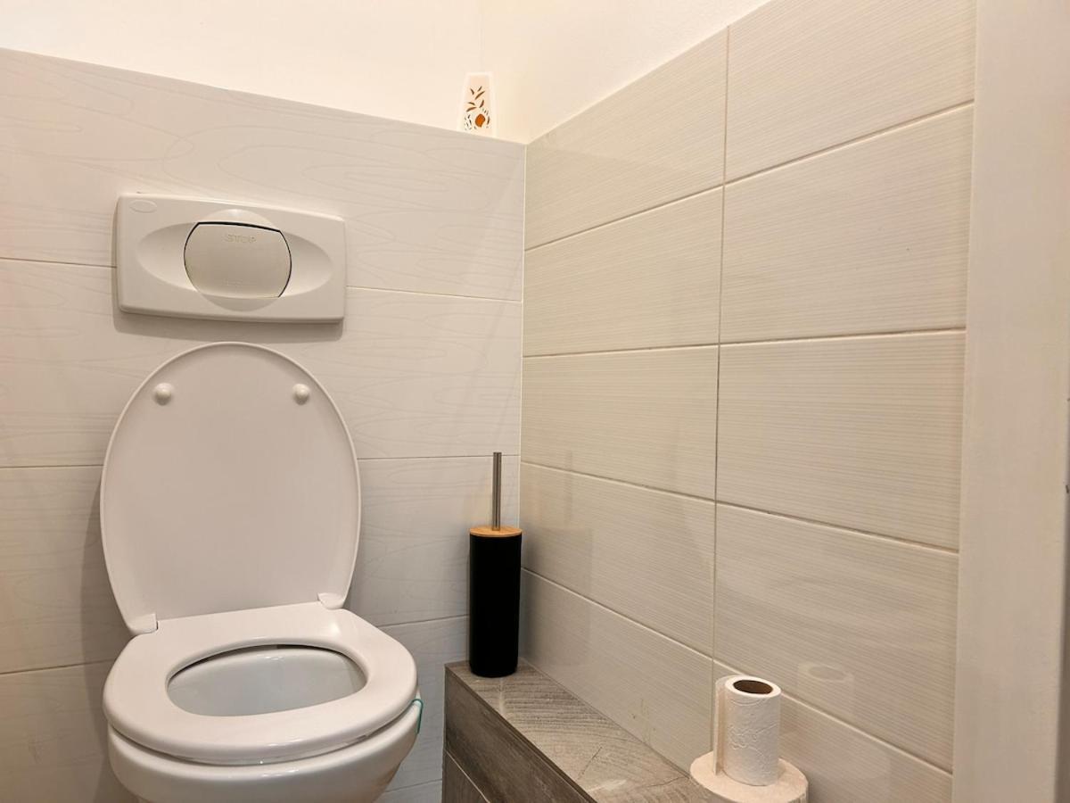 וינה Spacious Central 4-Room Suite For 6 - Near Subway מראה חיצוני תמונה