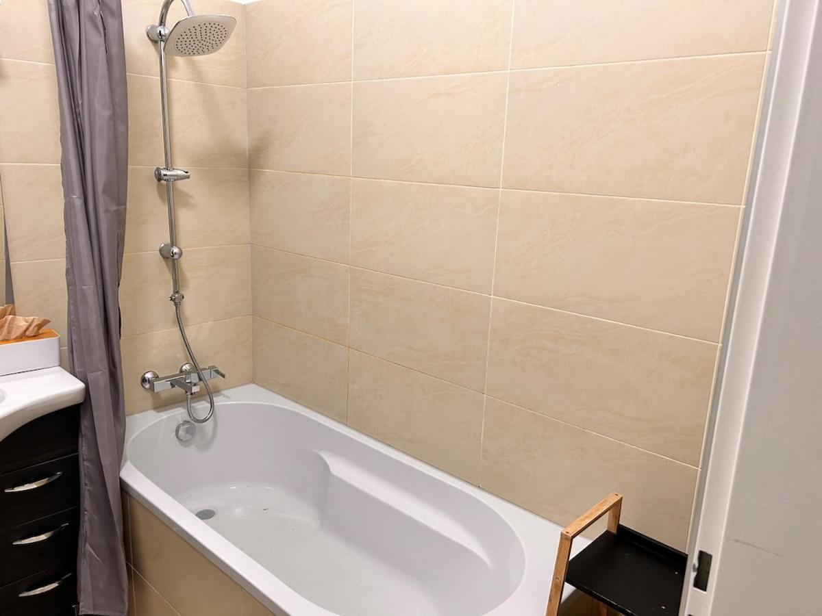וינה Spacious Central 4-Room Suite For 6 - Near Subway מראה חיצוני תמונה