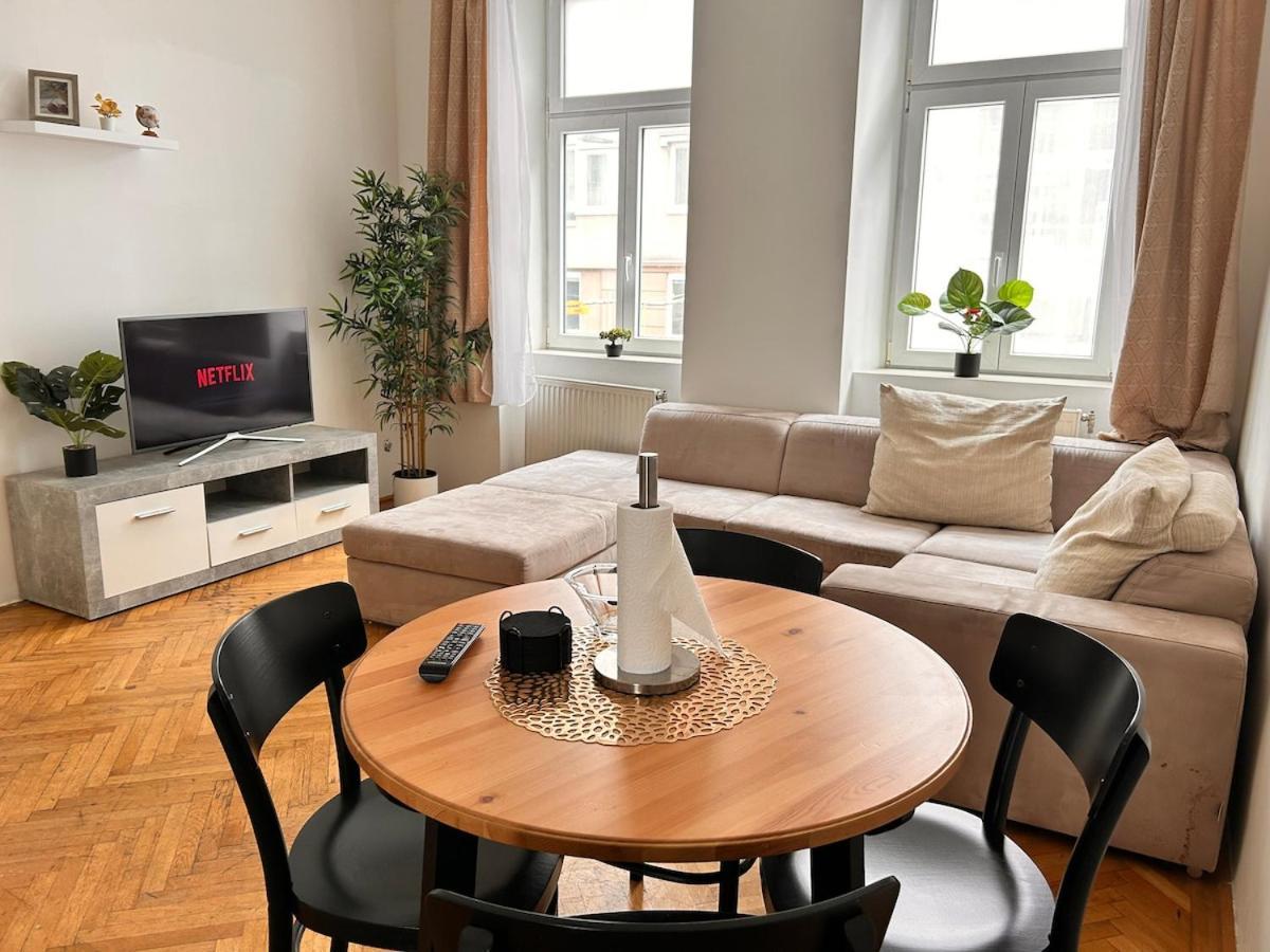 וינה Spacious Central 4-Room Suite For 6 - Near Subway מראה חיצוני תמונה