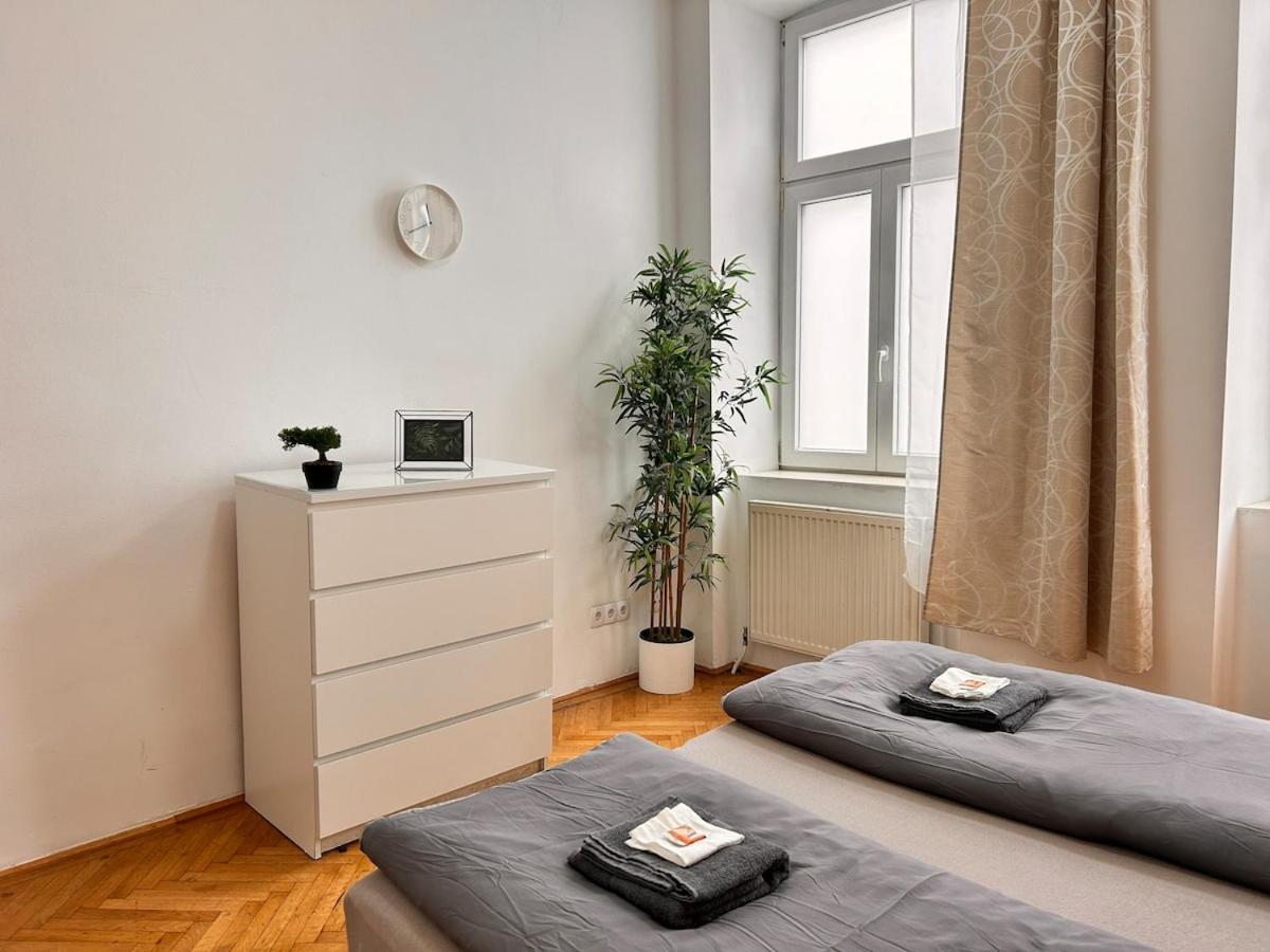 וינה Spacious Central 4-Room Suite For 6 - Near Subway מראה חיצוני תמונה