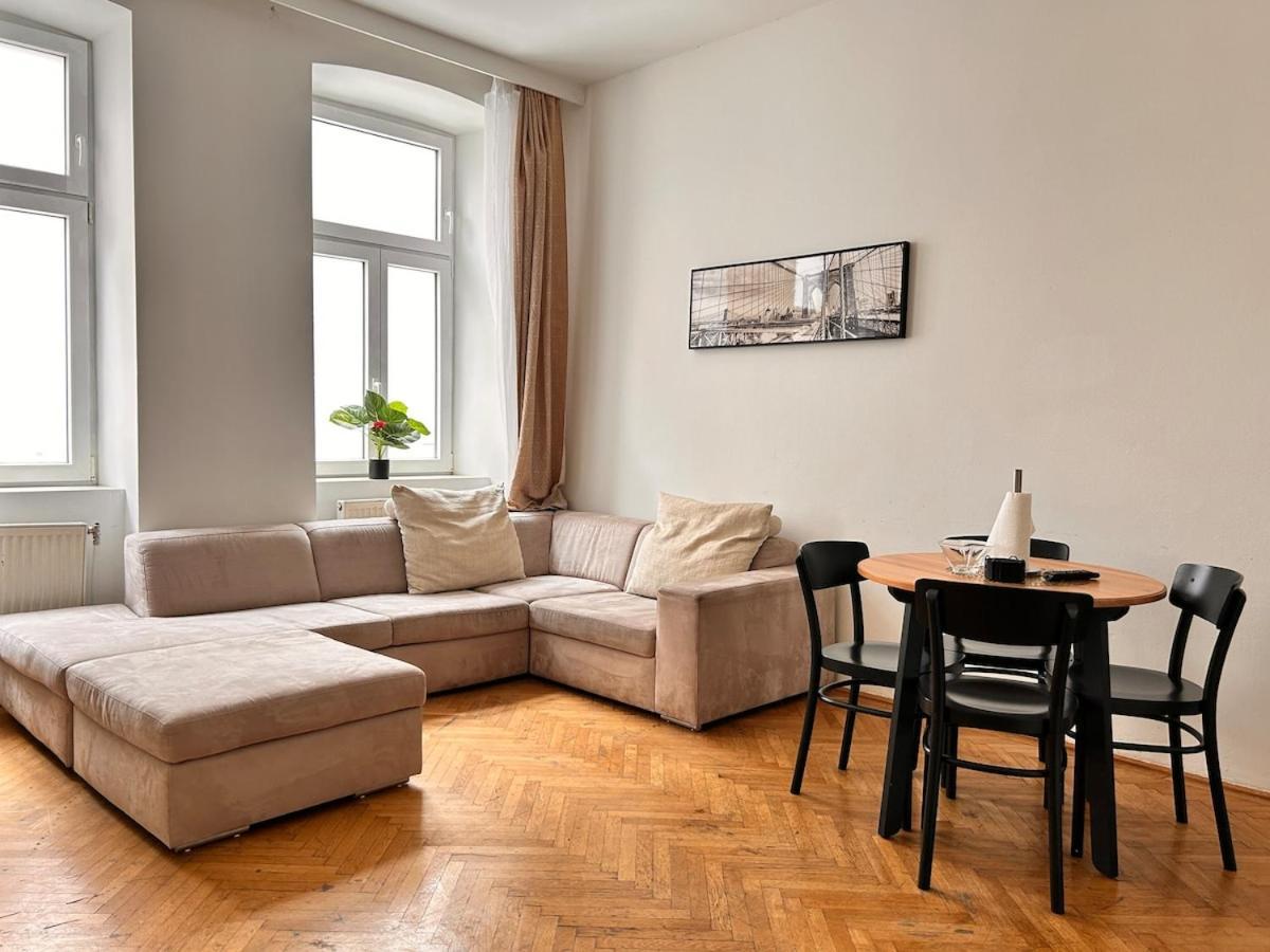 וינה Spacious Central 4-Room Suite For 6 - Near Subway מראה חיצוני תמונה
